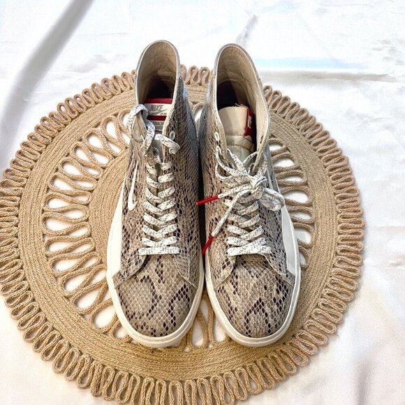Nike SB Blazer Mid x Soulland FRI.day 03 2019 Sneakers CN4540-001 Size 8.5 main image 6